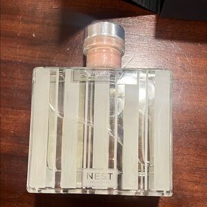 NEST Fragrances Glass Diffuser with Pink and Clear Design new in the box 📦